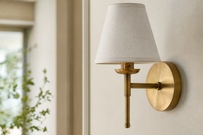 Бра из латуни: как вписать металлический светильник в современный интерьер