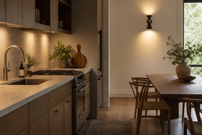 Бра для кухни: как выбрать светильник над рабочей зоной и столом