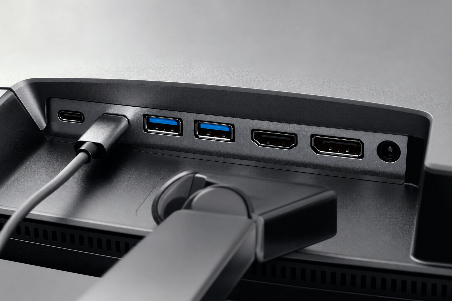 Какой монитор выбрать для MacBook: разрешение, матрица, USB-C и зарядка по одному кабелю