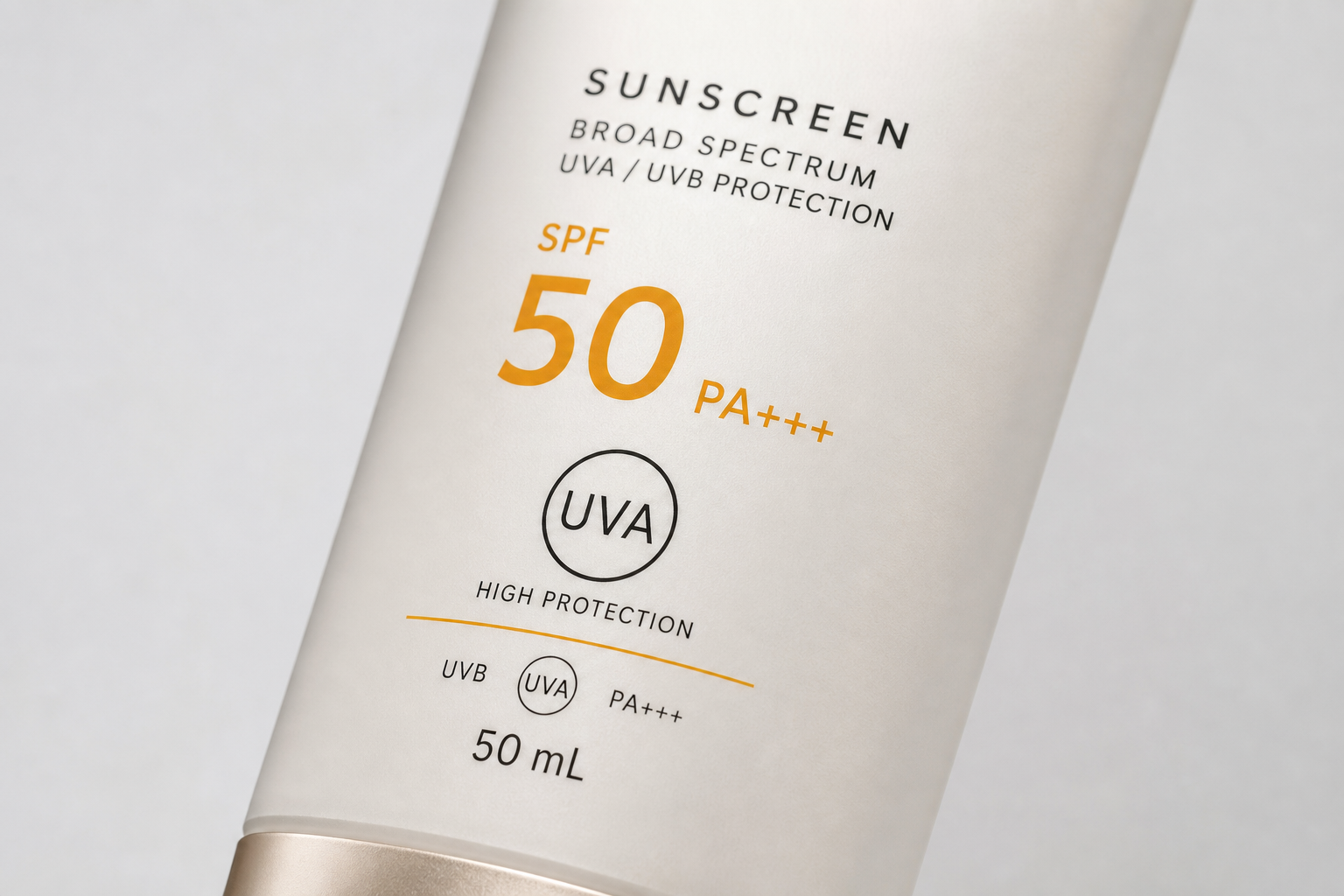 Солнцезащитный крем для тела: как выбрать SPF, UVA-защиту и текстуру под свой тип кожи
