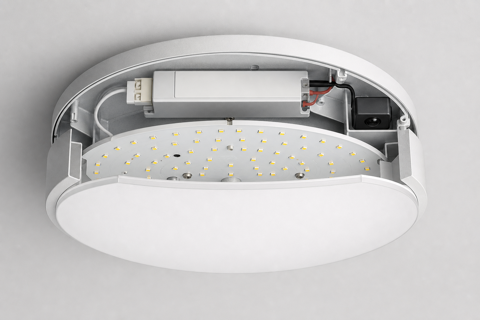 Потолочные LED-светильники с пультом и регулировкой яркости: как выбрать без ошибок
