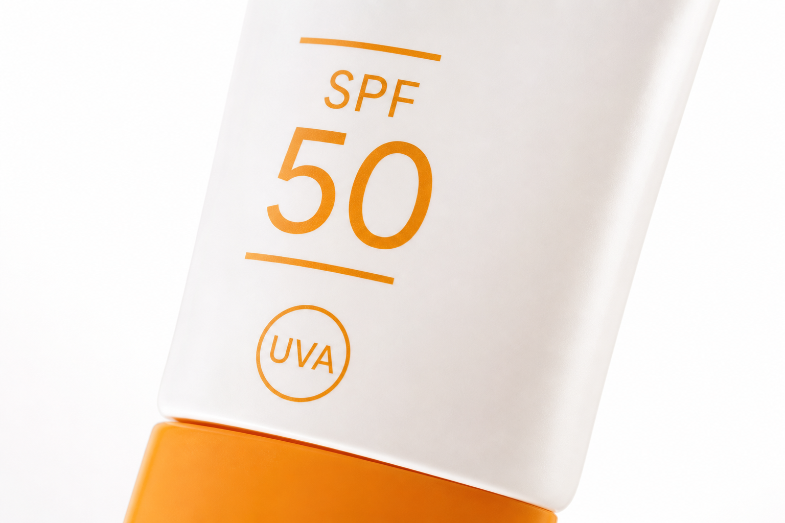Солнцезащитный крем SPF 30 и SPF 50 для тела: как выбрать уровень защиты и не перепутать с другими средствами